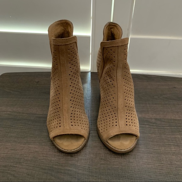 Lucky Brand Larise tan stacked heel bootie size 6 - Picture 7 of 12